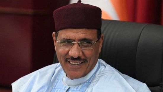 رئيس النيجر وحكومته يرفضان الانقلاب
