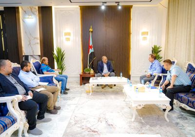 الرئيس الزُبيدي يطلع على تطورات مشروع معمل إنتاج الغاز المنزلي