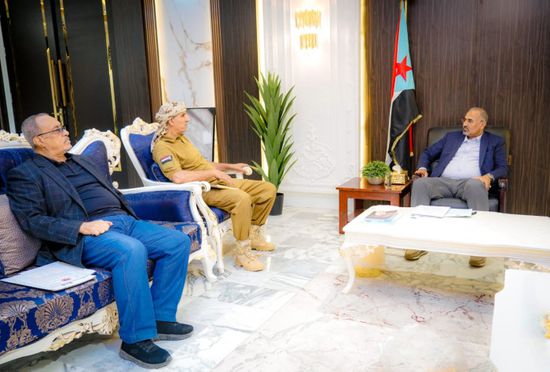 الرئيس الزُبيدي يثمن تضحيات أمن لحج في سبيل تحقيق الاستقرار