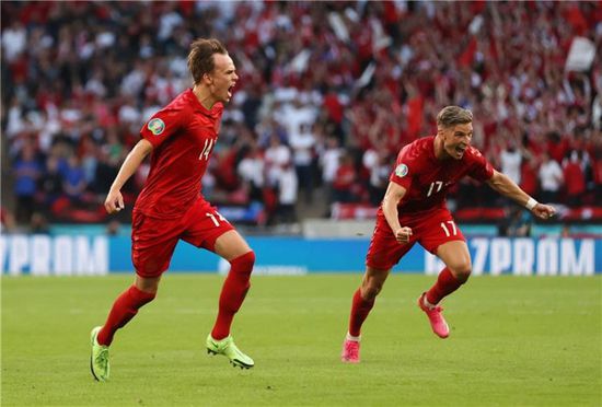 هدف رائع من جيمس يمنح إنجلترا الفوز على الدنمارك