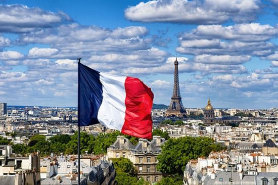 فرنسا تعلق مساعدتها في النيجر