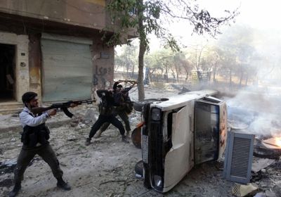    اشتباكات عنيفة بين "فتح" وفصيل إسلامي بلبنان