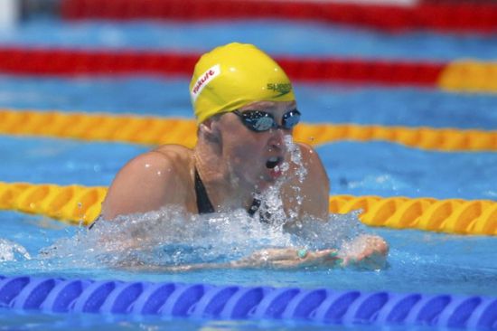 ميلوتيتي تحطم الرقم القياسي العالمي لسباق 50 مترا سباحة 