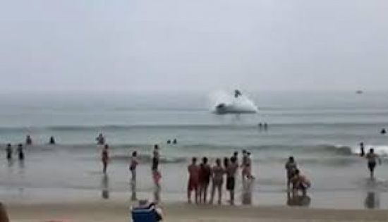 تحطّم طائرة على شاطئ عام بأمريكا