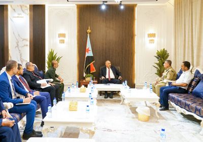 في اجتماع الرئيس الزُبيدي.. تطوير مصلحة الأحوال بنظام إلكتروني وربط الفروع