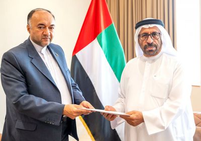 محمد بن زايد يتلقى دعوة الرئيس الإيراني لزيارة طهران