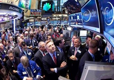 قرار "فيتش" يهوي بمؤشرات الأسهم الأمريكية