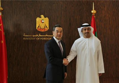 وزير الخارجية الإماراتي يبحث مع نظيره الصيني العلاقات المشتركة