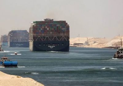 غرق قاطرة في قناة السويس بعد اصطدامها بإحدى الناقلات العابرة