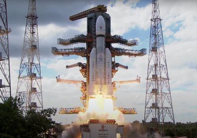 صاروخ شاندريان-3 الهندي يدور حول القمر