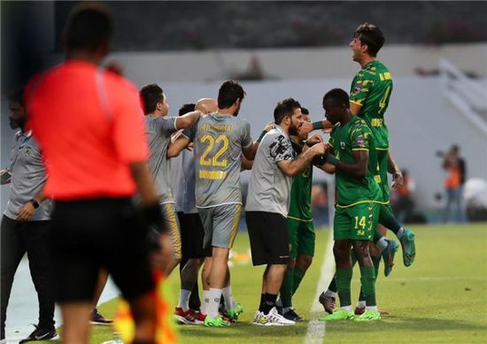 السد ينهار أمام الشرطة العراقي