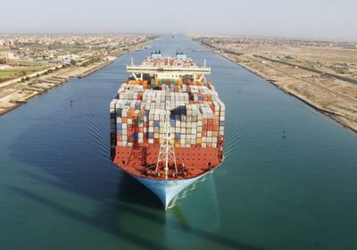 وفاة أحد أفراد طاقم القاطرة الغارقة بقناة السويس