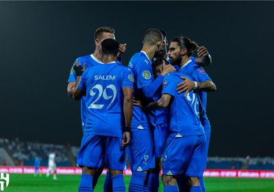 الهلال يتقدم على رفاق "بنزيما" بهدفين بالشوط الأول
