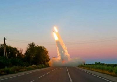 القوات الأوكرانية تهاجم مناطق سكنية بقذائف عنقودية