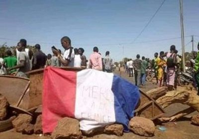 فرنسا تعلق مساعداتها التنموية لبوركينافاسو