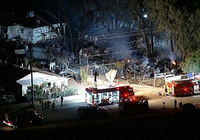 مصرع 3 أشخاص إثر تصادم طائرتين هليكوبتر في كاليفورنيا