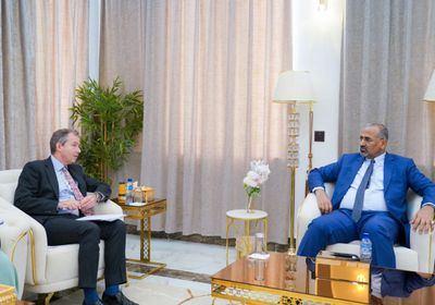 الرئيس الزُبيدي يدعو المملكة المتحدة لدفع جهود وقف النار