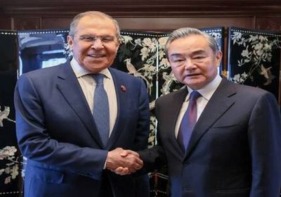 وزير الخارجية الصيني: نلعب دوراً مستقلاً بالأزمة الأوكرانية