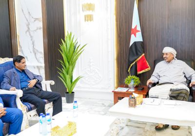 الرئيس الزُبيدي ونائبه البحسني يبحثان الأوضاع في حضرموت