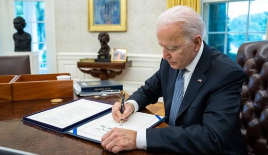 بايدن يوقع تشريعًا لتنفيذ مبادرة التجارة مع تايوان