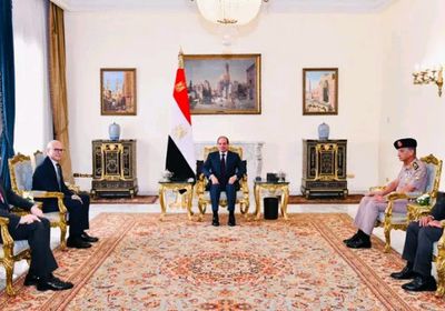 الرئيس المصري يبحث مع وزير دفاع صربيا العلاقات الثنائية بين البلدين
