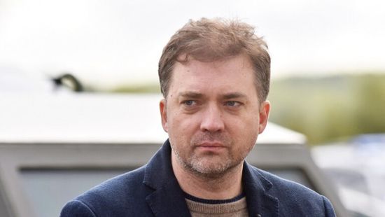 روسيا تضع وزير الدفاع الأوكراني السابق على قائمة المطلوبين