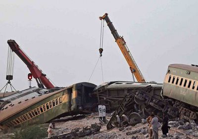 باكستان: إيقاف 6 موظفين عن العمل بعد حادث قطار السند