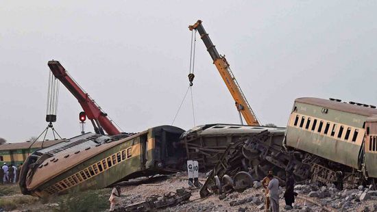 باكستان: إيقاف 6 موظفين عن العمل بعد حادث قطار السند