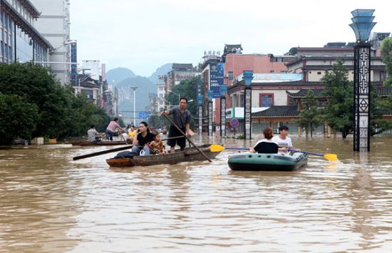 مقتل 3 في الصين خلال محاولتهم النجاة من السيول