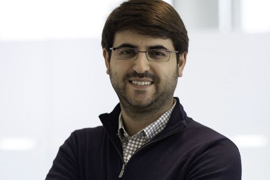 المدير المالي لـ"تسلا" يجمع نصف مليار دولار