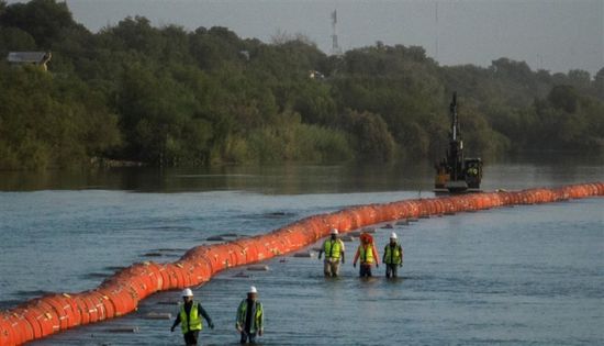غرق يخت يقل 100 مهاجر قبالة اليونان