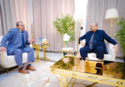 الرئيس الزُبيدي يؤكد دعمه مقاومة البيضاء ضد الحوثي والإرهاب