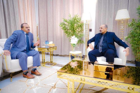 الرئيس الزُبيدي يؤكد دعمه مقاومة البيضاء ضد الحوثي والإرهاب