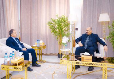 رئيس الانتقالي يشدد على سرعة تدشين مستشفى جامعة عدن