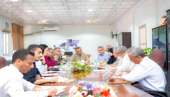 ترسية مناقصات مشاريع تنموية وخدمية في عدن