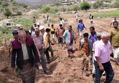 رئيس انتقالي الضالع يتفقد مشروع طريق الأزارق