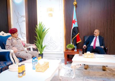 الرئيس الزُبيدي يوجه قيادة الشرطة العسكرية بأداء مهامها