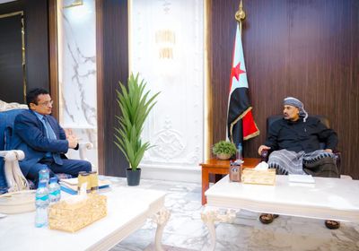 الرئيس الزُبيدي: أزمة النزوح تثقل كاهل سلطات المحافظات المحررة