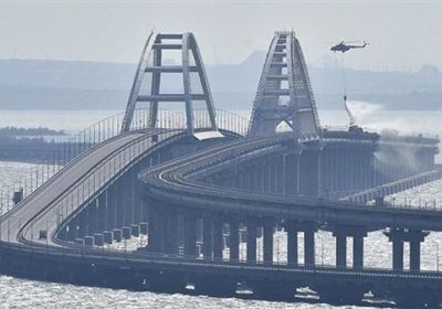 توقف الحركة على جسر القرم عقب هجوم صاروخي أوكراني