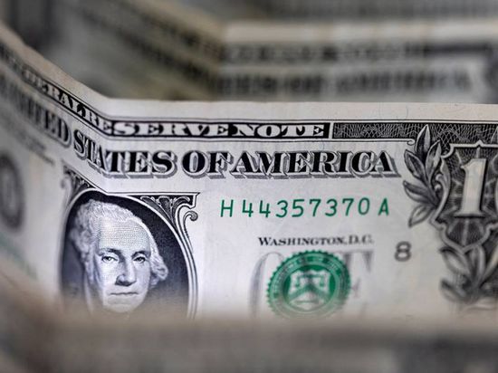 الدولار يتعافى مسجلًا بعض المكاسب