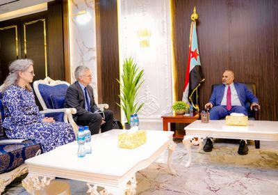 الرئيس الزُبيدي يؤكد ضرورة ممارسة "الرئاسي" مهامه من عدن