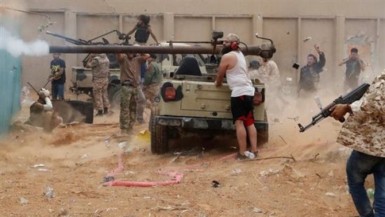 اشتباكات عنيفة بين الفصائل المسلحة بالعاصمة الليبية طرابلس