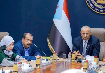 الرئيس الزُبيدي يطلع على سير عملية هيكلة الجمعية الوطنية