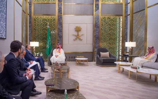 ولي العهد السعودي يستقبل وزير خارجية إيران