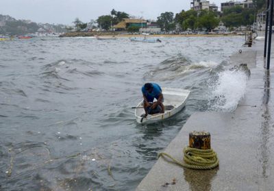 إعصار يتجه نحو شبه جزيرة باخا كاليفورنيا المكسيكية