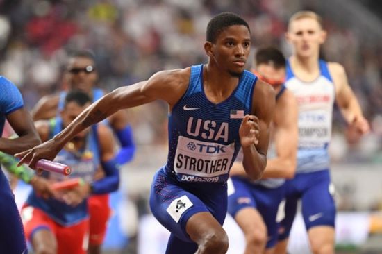 أمريكا تتصدر تصفيات سباق أربعة في 400 متر