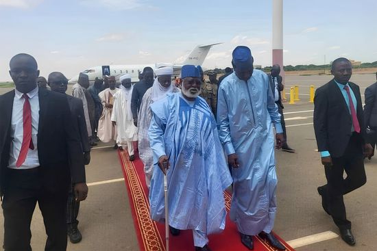 تفاصيل لقاء وفد "إيكواس" بالرئيس النيجيري المعزول بازوم