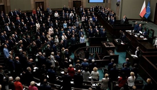 بولندا ترجئ تشريعاً مثيرًا للجدل بشأن النفوذ الروسي