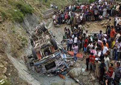 مصرع 13 شخصًا في سقوط حافلة بالبيرو
