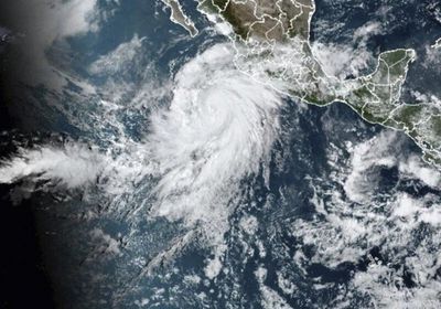 الإعصار هيلاري المتجه نحو الولايات المتحدة يخلف قتيلًا